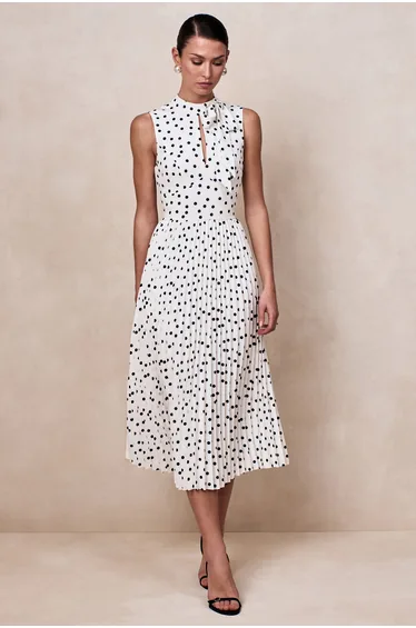 فستان ميدي بياقة بوشاح بطبعة منقطة - أبيض