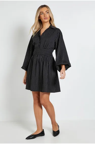 فستان دوروثي بيركينز قميص أسود قصير على شكل حرف A بأكمام طويلة