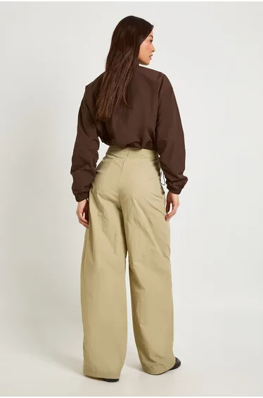 بنطلون بوهو أخضر بقصة عريضة - للمقاسات الطويلة