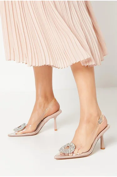 حذاء كورت جلد لميع صناعي بإبزيم خلفي بكعب عالي رفيع