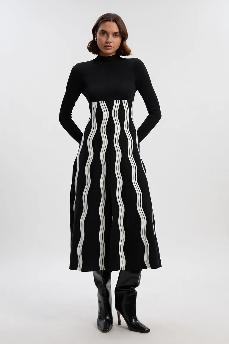 Contrast Wave Knit A-Line Knitted Long Sleeve Dress Karen Millen Multicolour : Premium Dresses : VogaCloset Oman Contrast Wave Knit A-Line Knitted Long Sleeve Dress Karen Millen Multicolour : Premium Dresses : VogaCloset Oman