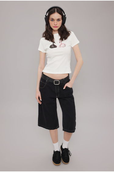 Ecru Swan Printed Fitted/Fits Body Knitted T-Shirt