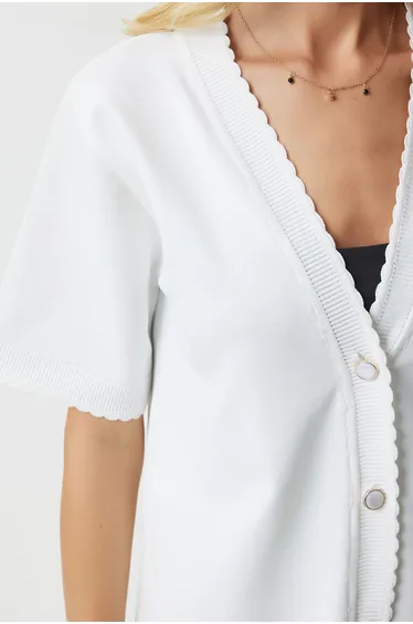 كارديغان نسائي محبوك بأزرار