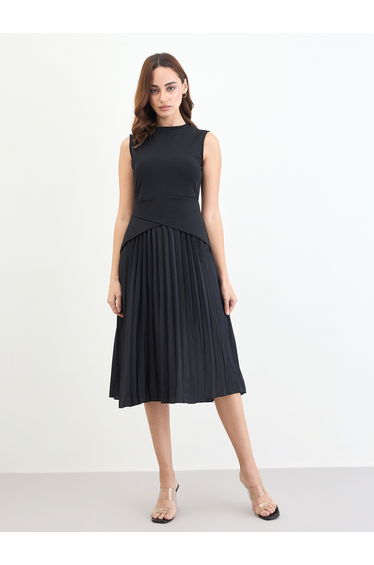 Women Black Sleeveless Pleated Midi Dress