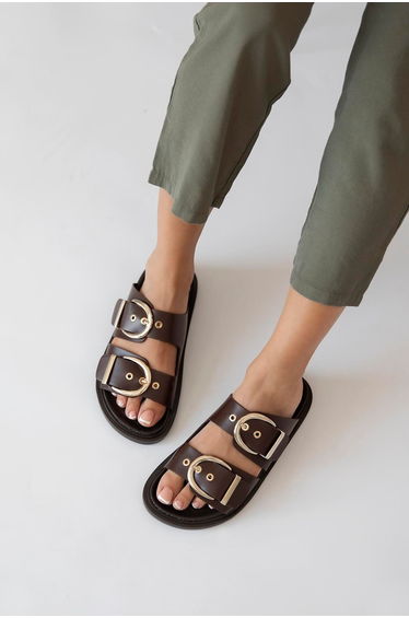 Forster Women's Buckle Detail Daily Comfort Slippers Brown