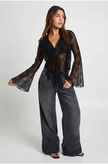 بلوزة دانتيل شفافة بكشكش - أسود