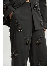 بنطلون بأرجل عريضة مزين بأحجار كريستال و الترتر - 2