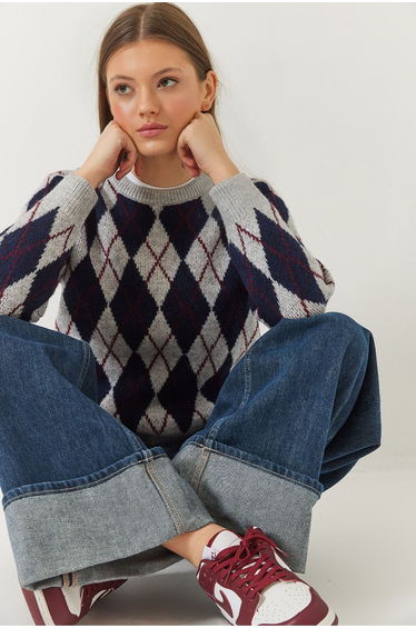LUCCI Baklava Pattern Crew Neck Knitted Sweater
