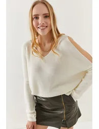Women's Ecru V-Neck Decollete Loose Knitwear Blouse