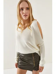 Women's Ecru V-Neck Decollete Loose Knitwear Blouse - 3