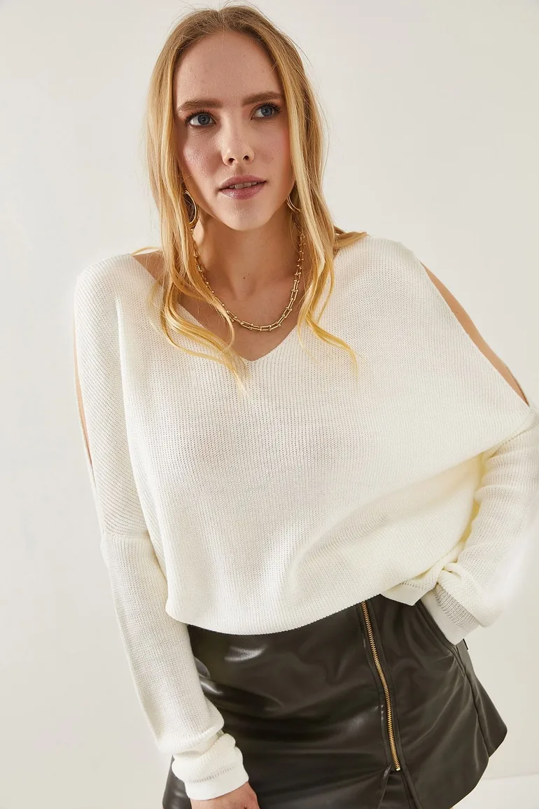 Women's Ecru V-Neck Decollete Loose Knitwear Blouse - 2
