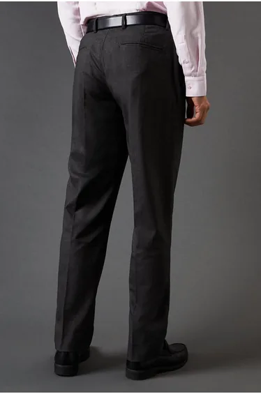 بنطلون رمادي طويل بحواف ضيقة