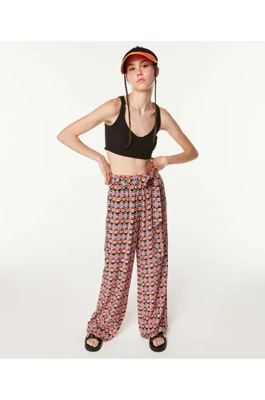 Twist Black Sleeveless Crop Top