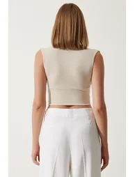 Women's Cream Deep V-Neck Crop Sandy Knitted Blouse - 3