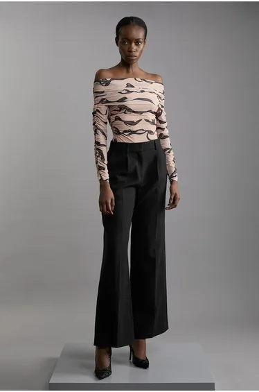 بودي سوت ميش جيرسية بفيونكة بأكتاف مكشوفة 