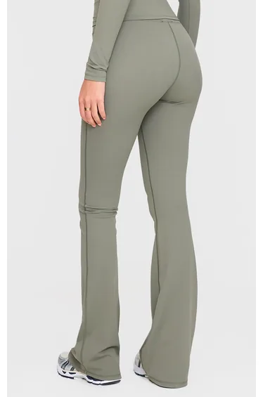 بنطلون يوغا بخصر عالي بحافة واسعة لون أخضر - لطويلات القامة