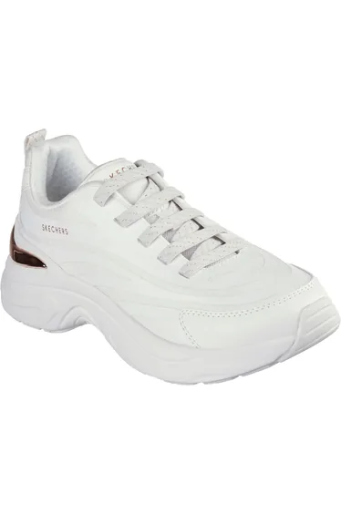 حذاء رياضي سكيتشرز باللون الأبيض