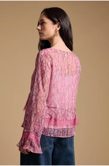 بلوزة بأكمام بحافة واسعة بحواف دانتيل