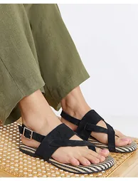 صندل سيمبلي بي باللون الأسود -  للمقاسات العريضة