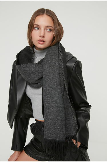 Women's Black Soft-textured Scarf