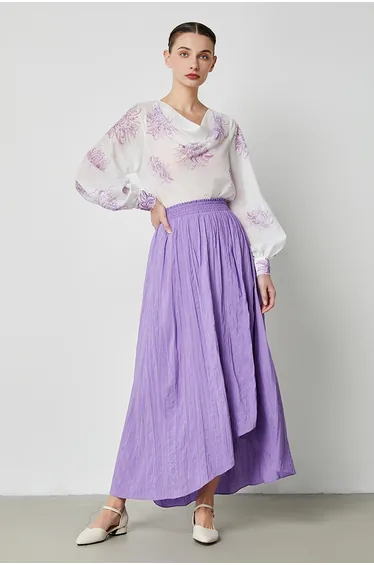 تنورة بخصر مزموم