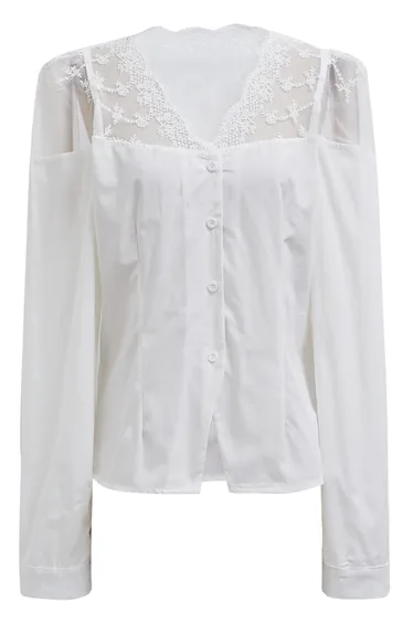 قميص أبيض بأكمام طويلة