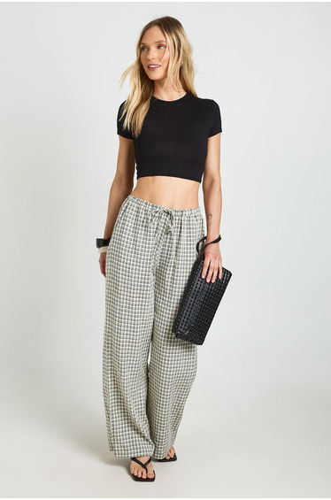 Petite Basic Short Sleeve Crew Neck Crop Top - black