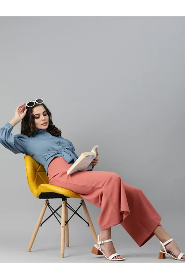 قميص قطن أزرق بأكمام طويلة