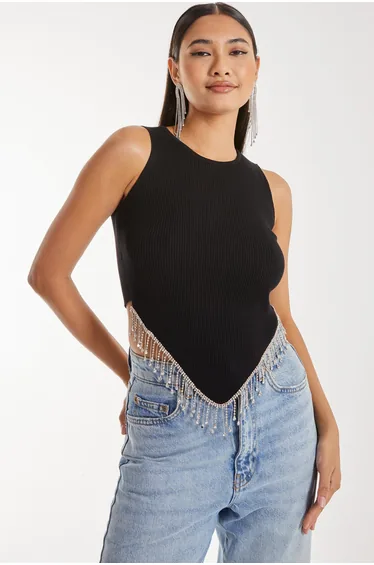 بلوزة بحواف مزينة بأحجار لامعة