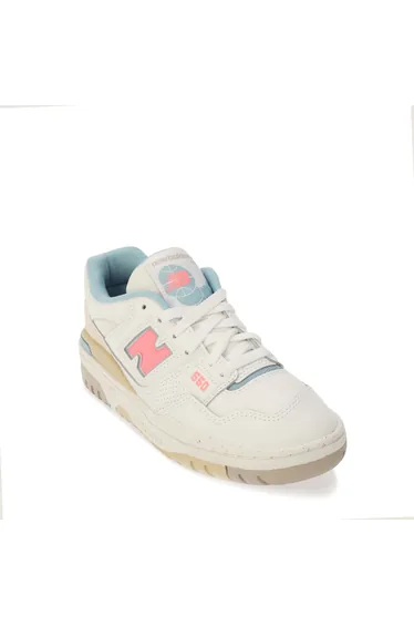 حذاء رياضة بناتي لون أبيض 