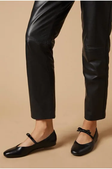 حذاء بالية بفيونكة