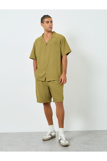 Men Solid Pocket Detail Shirt and Shorts Co-Ords