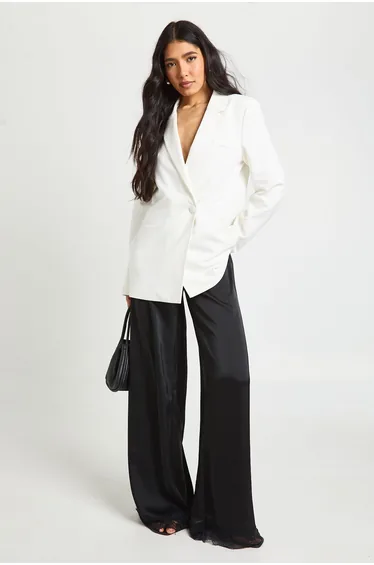 بليزر بتصميم واسع - كريمي