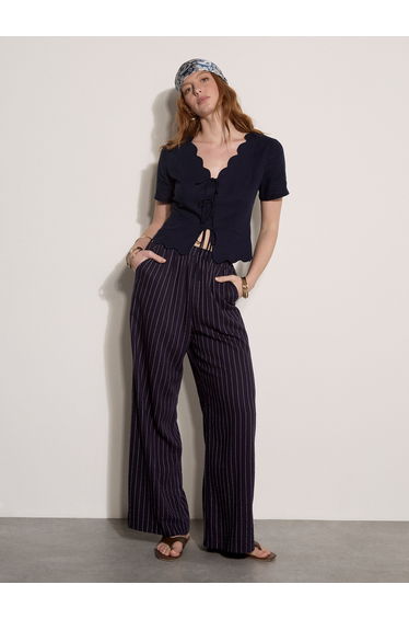 Linen Scallop Tie-Front Top