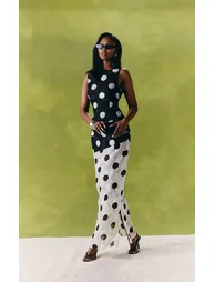 فستان ماكسي شيفون جاكار بتصميم واسع بظهر منسدل بطبعة منقطة