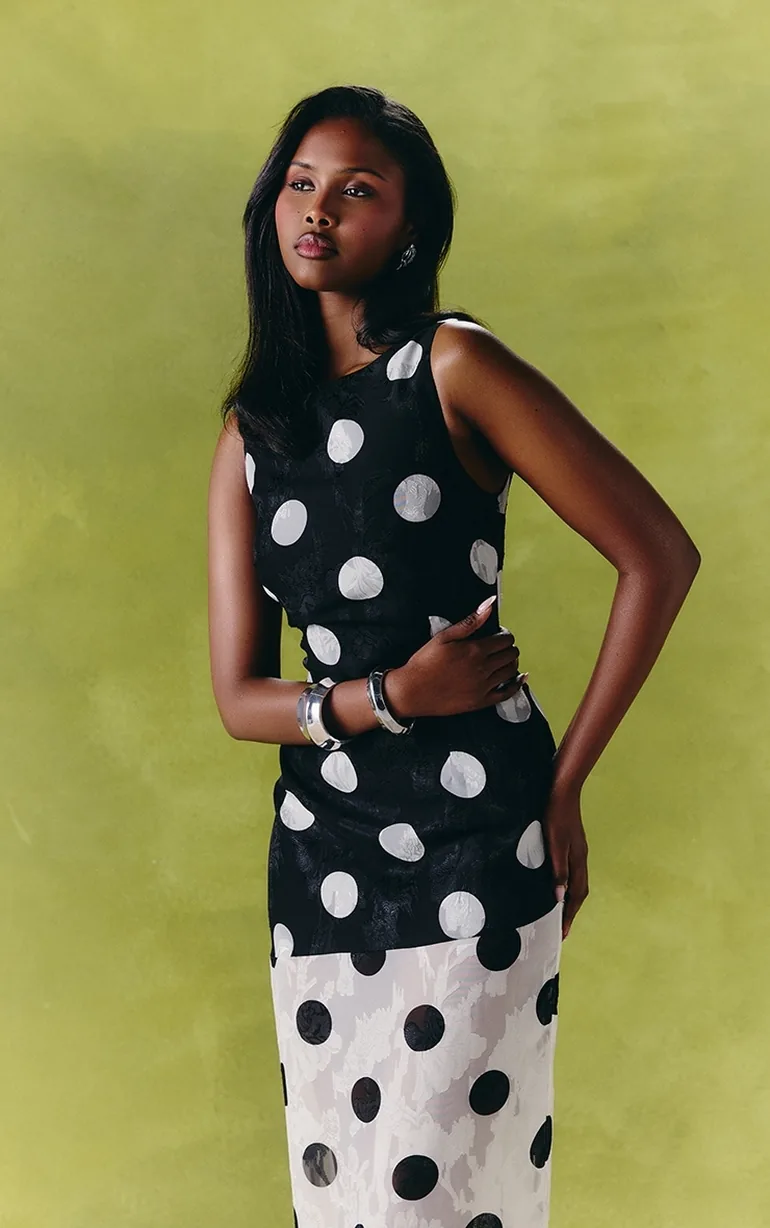 فستان ماكسي شيفون جاكار بتصميم واسع بظهر منسدل بطبعة منقطة - 3