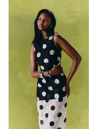 فستان ماكسي شيفون جاكار بتصميم واسع بظهر منسدل بطبعة منقطة - 3