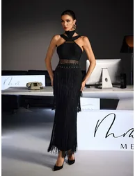 فستان ميو ميوز أسود ماكسي بقصة مستقيمة بياقة هالتر - 2