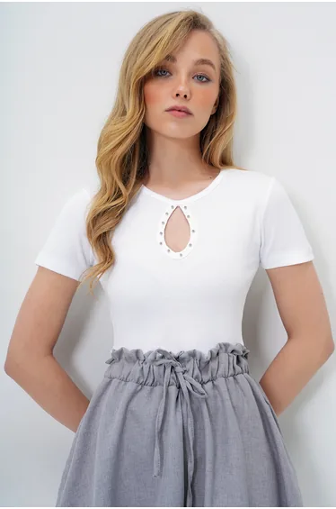 Women's White Crew Neck Drop Cut Pearl Buckle Camisole Blouse