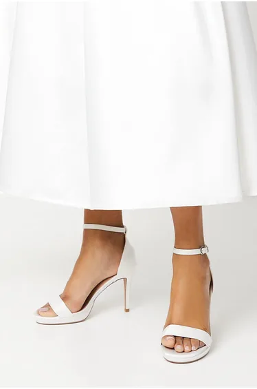 صندل أبيض بكعب