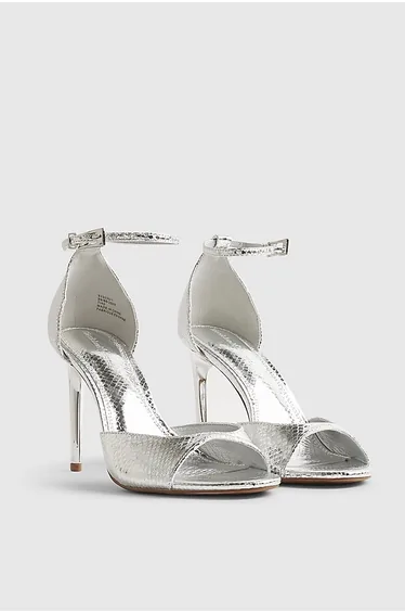صندل ريفر ايلاند باللون الفضي
