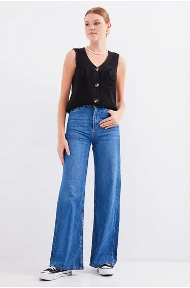 Buttoned Short Knitwear Vest - Black