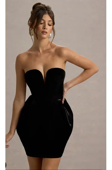 فستان قصير مخمل بياقة سويتهارت بأزهار - أسود