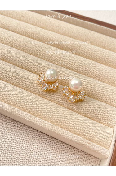 Gold Faux Pearl Decor Stud Earrings