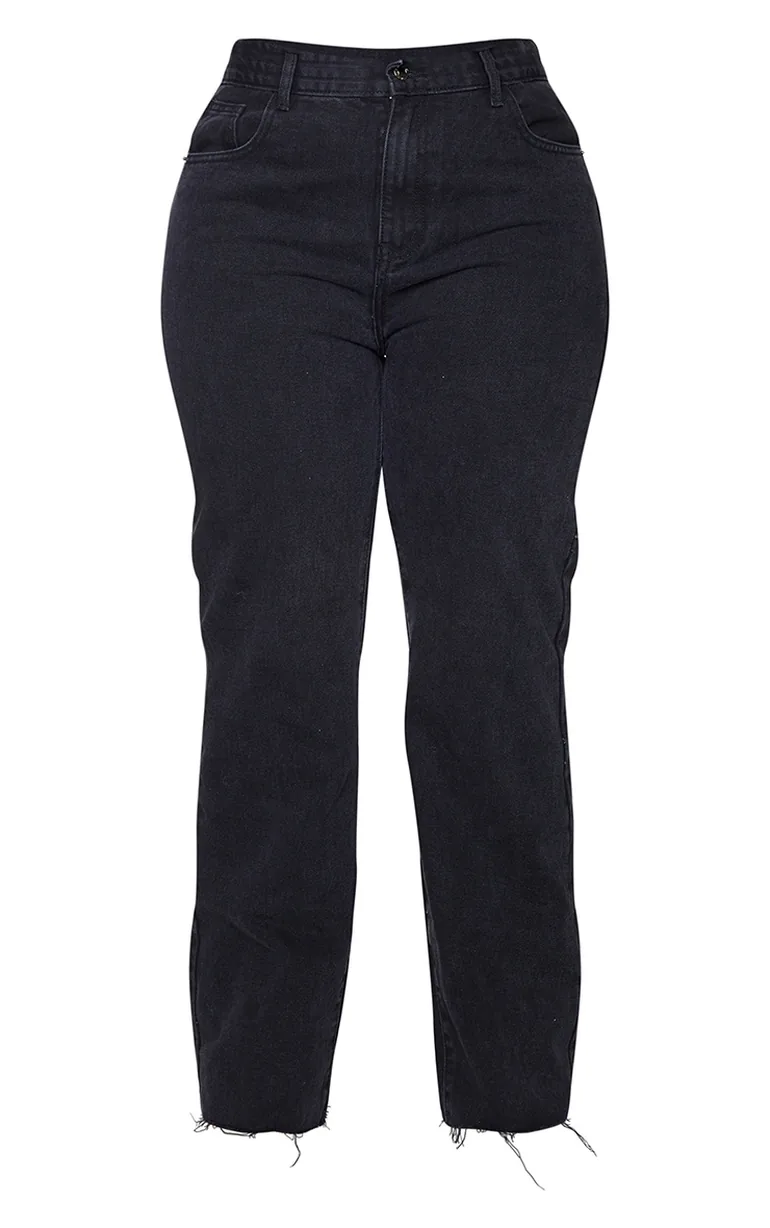 PRETTYLITTLETHING Plus Black Long Leg Straight Jeans - 4