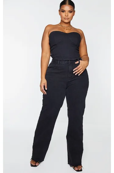 PRETTYLITTLETHING Plus Black Long Leg Straight Jeans