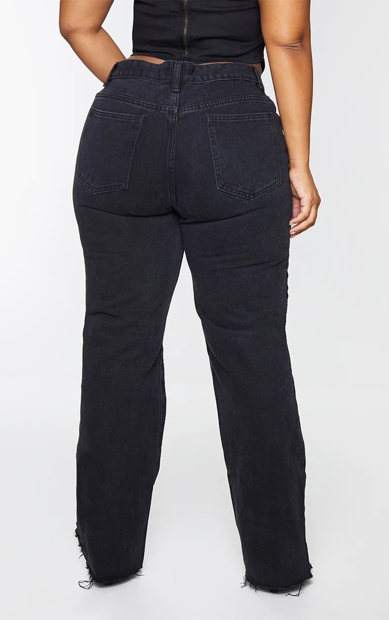 PRETTYLITTLETHING Plus Black Long Leg Straight Jeans - 2
