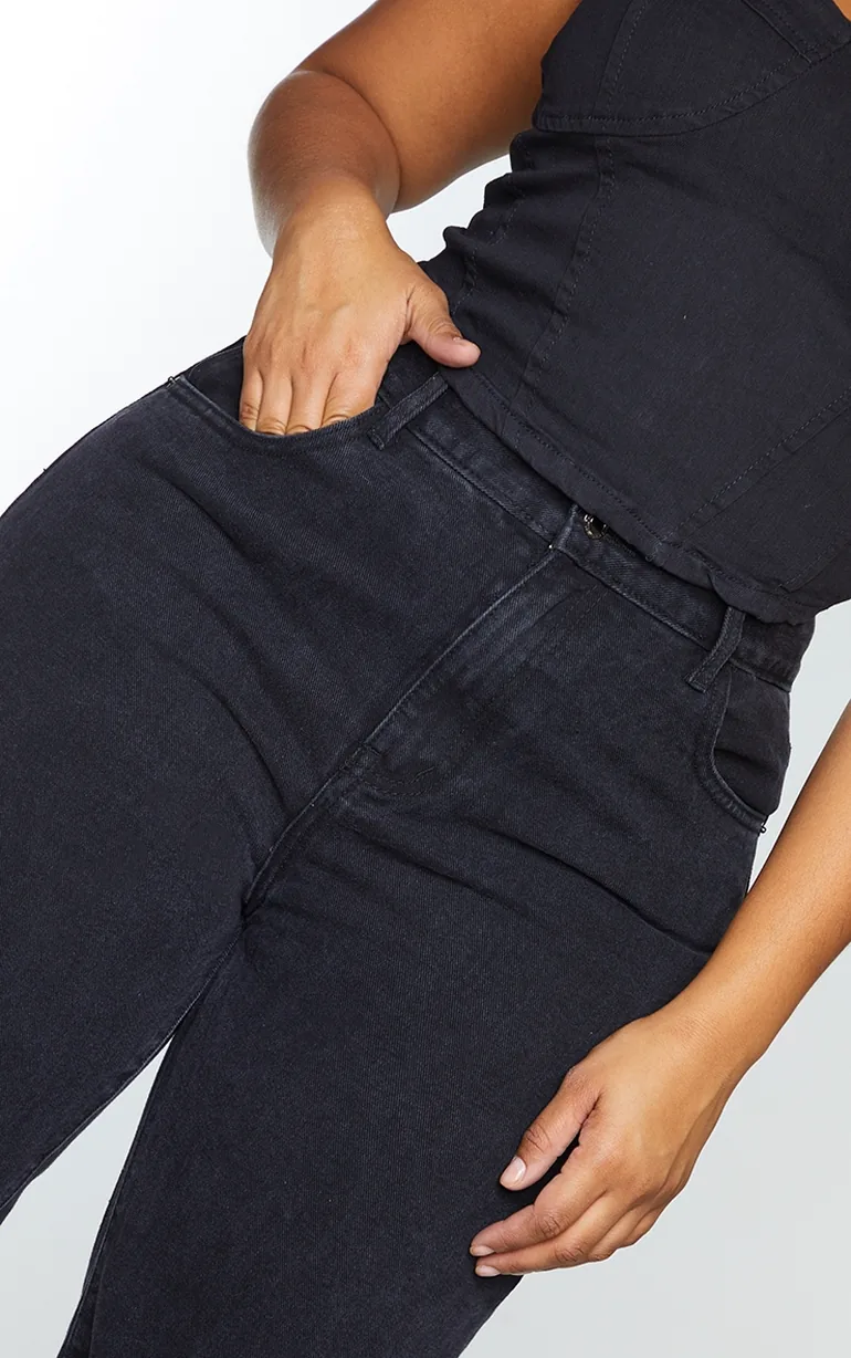 PRETTYLITTLETHING Plus Black Long Leg Straight Jeans - 3