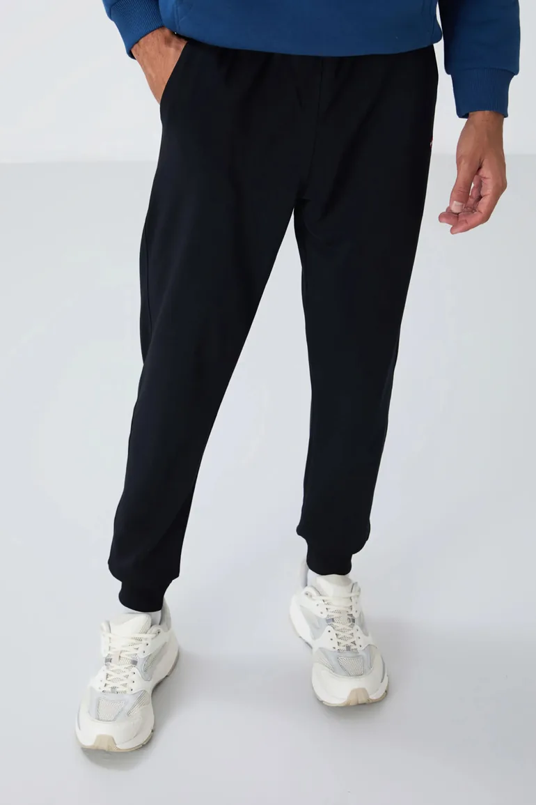 TOMMY Men's Solid Fleece Sweatpants - 1