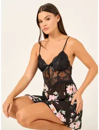 لانجري طقم باللون الأسود